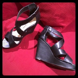Jessica Simpson black wedge shoes